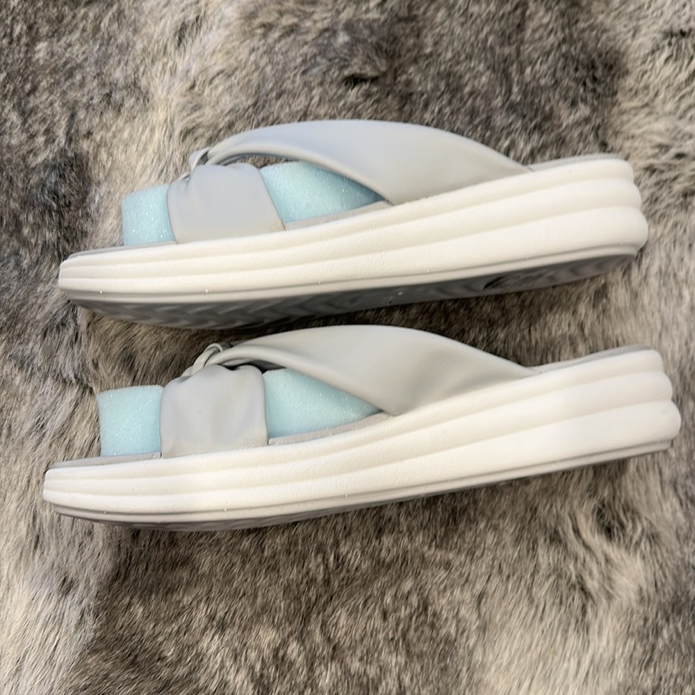 Clarks sandals - Picture 2 of 5